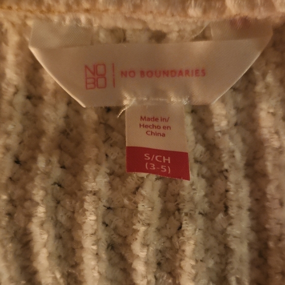 No Boundaries Off-White V-Neck Sweater - Picture 2 of 9